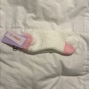 NWT - Joyspun Women's Fuzzy White and Pink Socks